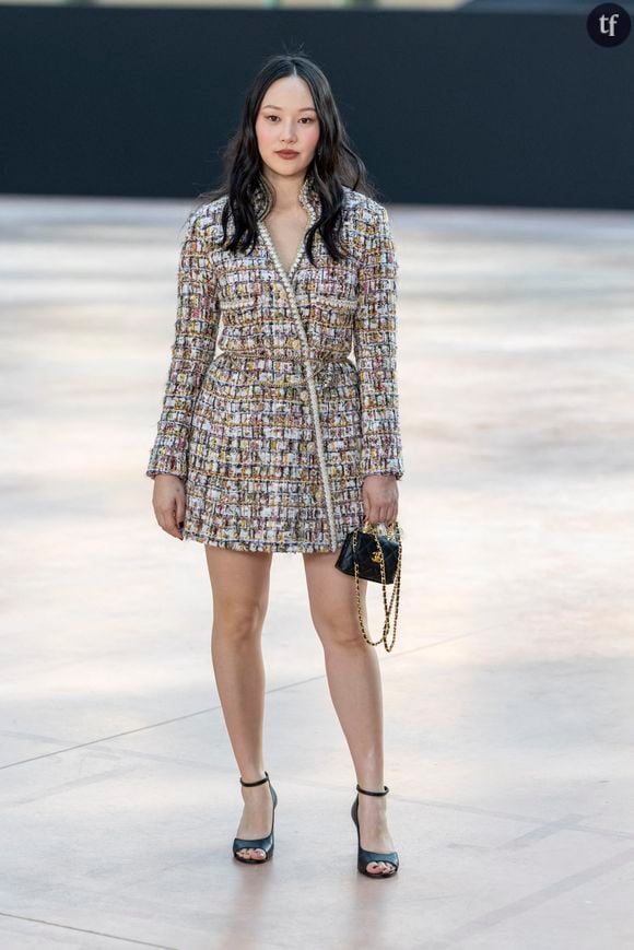 Ah, la naked dress, cette robe toute en transparences qui a été érigée en énorme tendance mode, de ses prémices étoilées (Kate Moss dans les années 90 l'a normalisée) à son grand come back furieux ces deux dernières années (Miley Cyrus, Marion Cotillard, Sydney Sweeney, Dakota Johnson, Paris Hilton, Camelia Jordana, personne n'y a échappé), une tenue si sulfureuse (elle dévoile sous-vêtements, seins et plus si affinités) que le Festival de Cannes voulait la faire interdire !