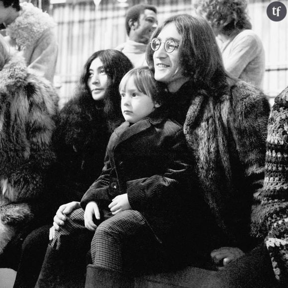 Imposture ou véritable artiste incomprise ? Depuis sa rencontre avec John Lennon en 1966 lors d’une exposition d’art contemporain, Yoko Ono est l’objet de toutes les critiques.