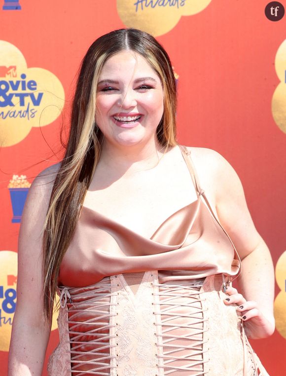 "C'est un sex symbol body positive" : la révélation de Too Much, la série de Lena Dunham, pose en soutien gorge dans un shooting sexy et féministe