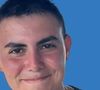 Le 30 mars, Yanis s’est suicidé après avoir appris la remise en liberté de son agresseur sexuel. Dans une lettre enregistrée sur son téléphone, il confiait avoir "peur de croiser" l'homme qui avait abusé sexuellement de lui à l'âge de 12 ans. Dix-huit jours après sa mort, Le Parisien a décidé de publier une interview de son agresseur, dans laquelle ce dernier admet une "petite part de responsabilité", mais nie toute responsabilité directe dans la mort du garçon. Plusieurs comptes activistes ont pris la parole face à cette tribune honteuse qui n'est qu'un cas d'école de la responsabilité des médias dans la culture du viol. 

"Un mécanisme de réhabilitation symbolique"

Sur Instagram, le média inclusif Adelphité a publié un long post, sous forme de carrousel, pour dénoncer cette interview. "Quand un adolescent meurt à 17 ans, parce qu'il a peur de recroiser l'homme qui l'a agressé sexuellement, l'espace médiatique pourrait être utilisé pour dénoncer une chaîne institutionnelle de négigences, ou pour interroger la façon dont le système judiciaire, policier, social a produit cette situation. Mais ce n'est pas le choix qu'a fait Le Parisien".