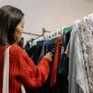 "Je fais du S et je dois prendre du L", "Je ressors avec plus de complexes que de vêtements" : cette célèbre marque de prêt-à-porter critiquée pour ses tailles trop petites