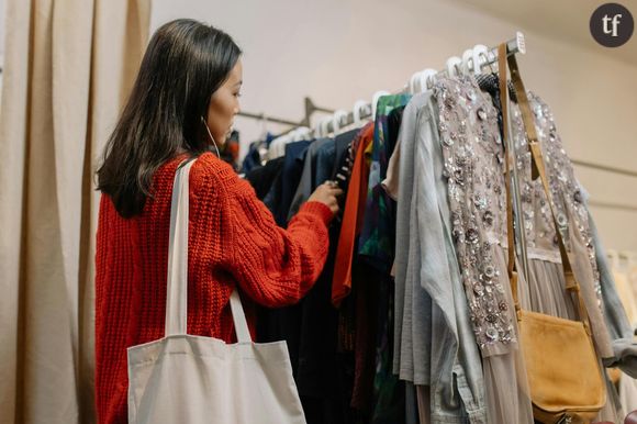 "Je fais du S et je dois prendre du L", "Je ressors avec plus de complexes que de vêtements" : cette célèbre marque de prêt-à-porter critiquée pour ses tailles trop petites