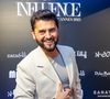 "J'étais en haut sur le toit avec mon fils dans les bras", raconte la star de télévision sur les ondes de RTL, "et la police a quand même mis du temps à arriver. Je pense que les voleurs sont partis tout de suite quand ils ont vu que mon mari s'enfuyait, moi, je n'entendais rien, donc je ne savais pas ce qui allait se passer", énonce Christophe Beaugrand.