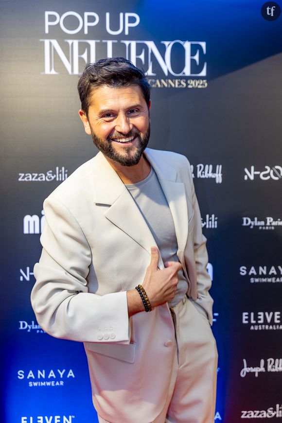 "J'étais en haut sur le toit avec mon fils dans les bras", raconte la star de télévision sur les ondes de RTL, "et la police a quand même mis du temps à arriver. Je pense que les voleurs sont partis tout de suite quand ils ont vu que mon mari s'enfuyait, moi, je n'entendais rien, donc je ne savais pas ce qui allait se passer", énonce Christophe Beaugrand.