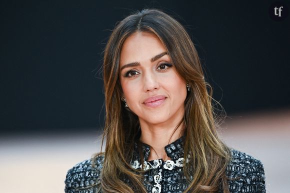 La star de Honey a affiché sa silhouette en bikini sous le soleil de la Riviera Maya, au Mexique. À 44 ans, Jessica Alba a dévoilé son corps tonique à travers une série de photos de ses vacances tropicales. "Quelques jours de rêve dans l’un de mes endroits préférés", a-t-elle écrit en légende sur Instagram, en identifiant l’établissement Etéreo, Auberge Resorts Collection. L'actrice et mannequin qui aurait retrouvé l'amour, quelques mois après l'officialisation de son divorce avec Cash Warren, s'est affichée plus en forme que jamais en vacances, laissant ses fans bouche bée.