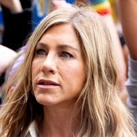 "Quel corps !", "Une reine !" : à 56 ans, cette actrice de Friends dévoile ses abdos en béton et casse Internet