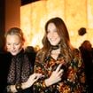 "La robe est trop courte", "elle aurait dû mettre un soutien gorge" : Les looks hyper sexy de Kate Moss et Carla Bruni à la Fashion Week suscitent la critique