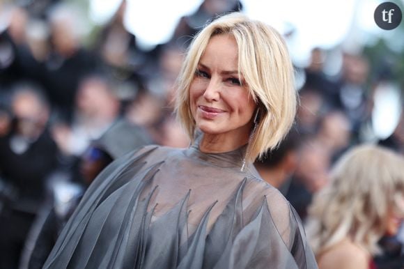 Jaloux d'Adriana Karembeu, splendide femme de 54 ans, les haters ? Signe que le patriarcat est encore et toujours bien ancré ? Sûrement les deux…