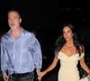 30 ans séparent Brad Pitt d'Ines De Ramon , sa nouvelle dulcinée. Brad semble très motivé pour battre son ami Leo au jeu du "sortons avec des compagnes de l'âge de nos filles", taclent les internautes.