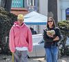 Projet très intimiste, tout comme ces photos partagés ces dernières heures, en famille, et qui suscitent la polémique... Clichés de couple où l'on voit Justin en compagnie de sa chère et tendre Hailey. Seulement voilà, l'attitude du chanteur canadien bien connu de la génération Myspace engendre des réactions exacerbées.