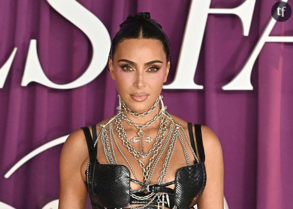 "Diva" : Kim Kardashian dévoile ses fesses en naked dress et rhabille ses haters pour l'hiver