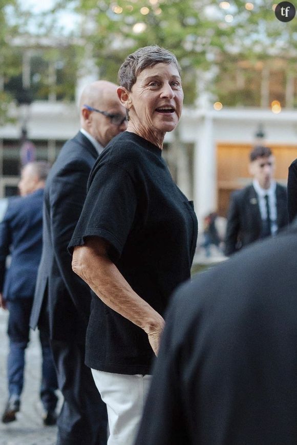 "Elle est si vieille", "Je la déteste", "Quelle tristesse" : cette superstar lesbienne s'affiche aux côtés de sa femme, elle est victime d'âgisme et de lesbophobie