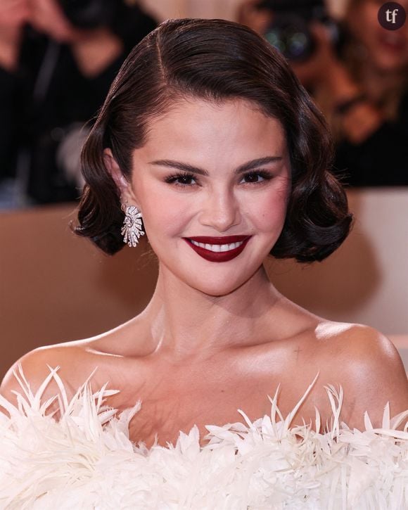 C’est ce qu’affirment de nombreuses vidéos sur TikTok, assurant que la chanteuse aurait été remplacée par un clone après ses problèmes de santé en 2017, notamment son diagnostic de lupus et sa greffe de rein.