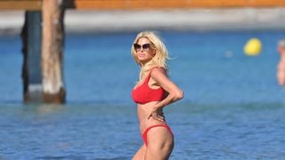 "Elle est squelettique c'est affreux" : cette mannequin superstar victime de skinny shaming après des photos en bikini