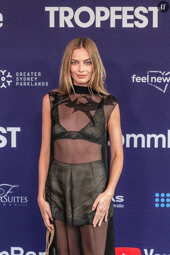 Margot Robbie a fait une apparition remarquée le 22 février sur le tapis rouge du Tropfest, festival australien de courts métrages arborant une silhouette audacieuse et élégante.