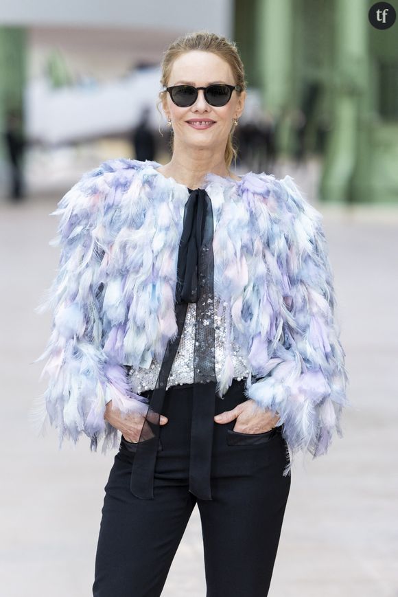 Ou quand un homme de l'âge de son père s'adressait à Vanessa Paradis avec un grand sourire et la qualifiait "d'allumeuse" en direct à la télévision avec une décontraction nette... Ces images ahurissantes à retrouver en bas de cet article doivent être relayées de nouveau à l'heure où la chanteuse sort son tout nouvel album, afin de ne pas oublier le sexisme ignoble dont elle a été victime par le passé.