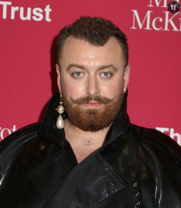 Il y a des années déjà, Sam Smith disait en pleine période de Noël, posant torse nu sur son compte Instagram : "J'adore les tartes et je trouve que je prends toujours un peu de poids à cette période. Je vous l'écris à tous, et pour moi. Faisons en sorte de rappeler à notre corps qu'à ce moment-là, quel que soit notre poids, nous méritons l'amour et l'acceptation"