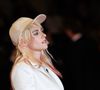 Cependant les haters à l'unisson sont de sortie : "C'est une triste fille selon moi", "Elle a 30 ans ? On dirait qu'elle en a 60 !", "Il faudra m'expliquer les raisons de son succès, elle est inintéressante", "C'est ridicule", "Elle est tellement plus belle quand elle est naturelle", persifflent d'autres sur Instagram à propos de Kristen Stewart.
