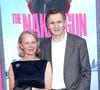 Liam Neeson et Pamela Anderson, des rumeurs de couple

Depuis juillet 2025, la complicité affichée entre Pamela Anderson et Liam Neeson a captivé le public, suscitant de nombreuses rumeurs sur une potentielle romance. Les deux acteurs ont créé un véritable engouement médiatique autour de leur duo. Des sources proches assuraient que les comédiens ne se quittaient plus depuis leur rencontre sur le plateau du tournage. 

Mais coup de théâtre, début septembre, TMZ assure que cette idylle naissante n'était que le fruit d'une vaste opération marketing destinée à promouvoir leur comédie. Pamela Anderson a tenu à répondre sans détour à ces allégations alors qu'elle se trouvait à la 51e édition du Festival du cinéma américain de Deauville.