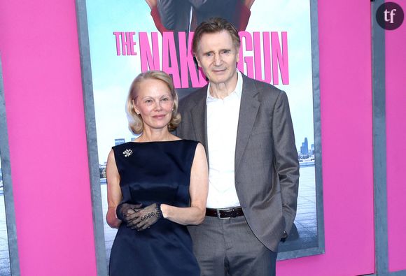Liam Neeson et Pamela Anderson, des rumeurs de couple

Depuis juillet 2025, la complicité affichée entre Pamela Anderson et Liam Neeson a captivé le public, suscitant de nombreuses rumeurs sur une potentielle romance. Les deux acteurs ont créé un véritable engouement médiatique autour de leur duo. Des sources proches assuraient que les comédiens ne se quittaient plus depuis leur rencontre sur le plateau du tournage. 

Mais coup de théâtre, début septembre, TMZ assure que cette idylle naissante n'était que le fruit d'une vaste opération marketing destinée à promouvoir leur comédie. Pamela Anderson a tenu à répondre sans détour à ces allégations alors qu'elle se trouvait à la 51e édition du Festival du cinéma américain de Deauville.