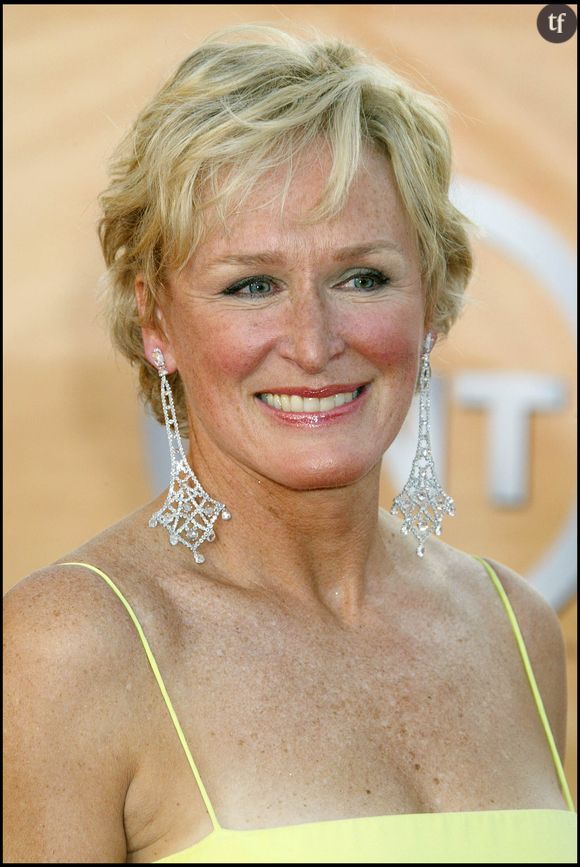 Ou comment souhaiter le trépas d'un personnage féminin véritablement plus fort, tenace, charismatique, que son partenaire masculin. Personnage dont les troubles mentaux, évidents, n'ont pas vraiment suscité l'empathie du public. GLENN CLOSE - le déplore aujourd'hui.