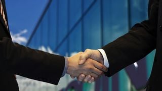 "Se serrer la main = se serrer le pénis" : cet expert dénonce le manque d'hygiène atroce des hommes