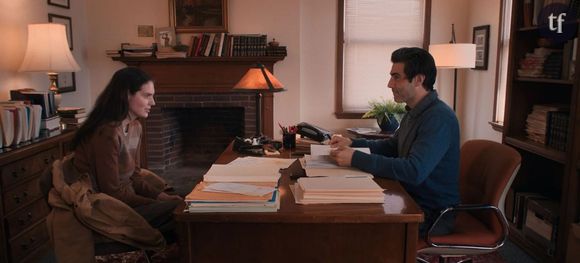 Sorry, Baby, va donc nous coller au plus près d'Agnès, notre protagoniste. Laquelle retrouve sa meilleure amie l'espace d'un weekend chez elle, dans la ville très Emily Brontë où elle réside depuis la fac (forêt, vastes panoramas romantiques, bruit du vent et phare). Contemplatif, léger, le film suggère lors l'increvable amitié qui unit ce couple sororal. Puis bientôt, l'on devine les contours ombrageux du passé d'Agnès. Un chapitre après l'autre, il nous sera révélé.