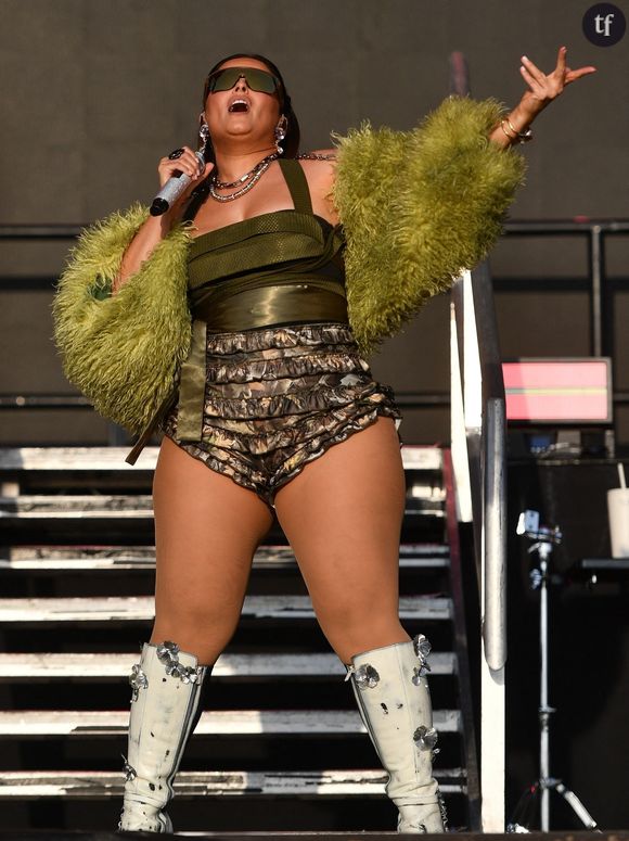 En 2024, Nelly Furtado avait déclaré à ce sujet : "j'ai porté des vêtements très près du corps et c'est très empouvoirant, j'adore avoir confiance en moi comme ça".