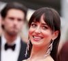 Après le sidérant fiasco Madame Web, élu nanar de l'année, qui lui a valu de sinistres statuettes d'actrice à fuir auprès des Razzie Awards (les Oscars à l'envers), Dakota Johnson, la fille de Melanie Griffith est bien décidée à reconquérir Hollywood. Oui oui.