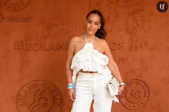 “Elle va pas rester vierge longtemps” : Amel Bent victime de sexisme et de misogynie, cette vidéo des années 2000 est insoutenable