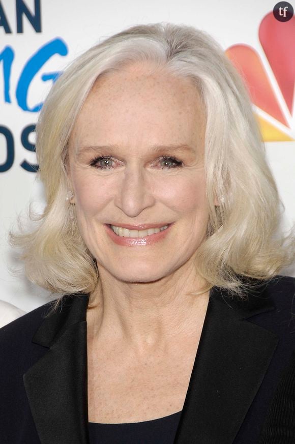 Glenn Close est revenue sur les images sulfureuses de Liaison Fatale, le film choc qui l'a fait connaître dans le monde entier. La légendaire comédienne est choquée du revisionnage et évoque un film "truffé de scènes de sexe".