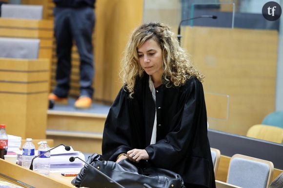 L'avocate quant à elle met un point d’honneur à rester droite, dans ses certitudes et sa vision d’une profession très ingrate : “Mes confrères ne reçoivent pas ce genre de remarques, c’est uniquement réservé aux femmes avocates, de même que l’on attribuera plus facilement vos mérites à autre chose que votre compétence… Mais moi je ne défends pas des causes. Défendre des causes, être militante, c’est à mon sens antinomique avec ma profession d’avocate.”