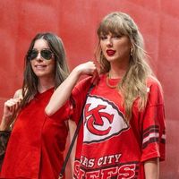 "C'est sur le sexe de son mec ?" : Taylor Swift dévoile sa vie sexuelle avec Travis Kelce dans Wood et choque tout Internet