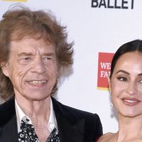 "Il a amené sa petite-fille ?" : Mick Jagger s'affiche au bras de sa fiancée de 44 ans sa cadette et suscite la controverse