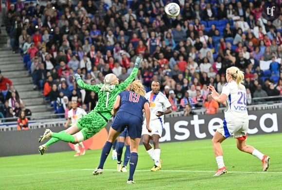 "Une femme est faite pour enfanter" : carton rouge pour cette sortie sexiste d’une légende du foot