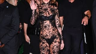 Dakota Johnson, trop sexy ? Les féministes réagissent aux controverses sur son "droit à être une catin"