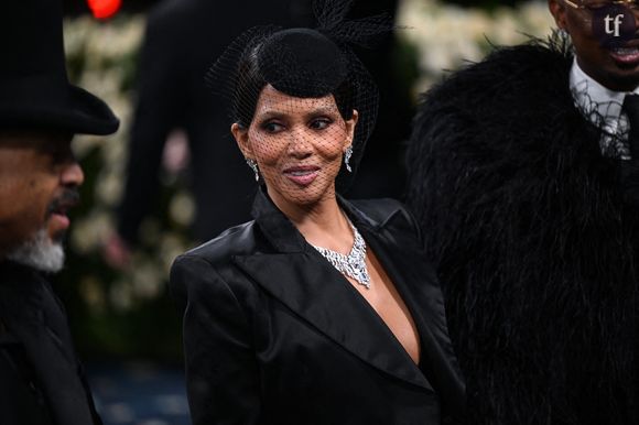 L'actrice a pu compter sur le soutien de ses fans qui lui ont exprimé leur amour en commentaires : "Merci d'être une puissante source d'inspiration pour tous", écrit l'une d'entre eux. Depuis plusieurs années, Halle Berry n’hésite pas à utiliser sa notoriété pour faire avancer la recherche et à la sensibilisation dans le domaine de la ménopause.