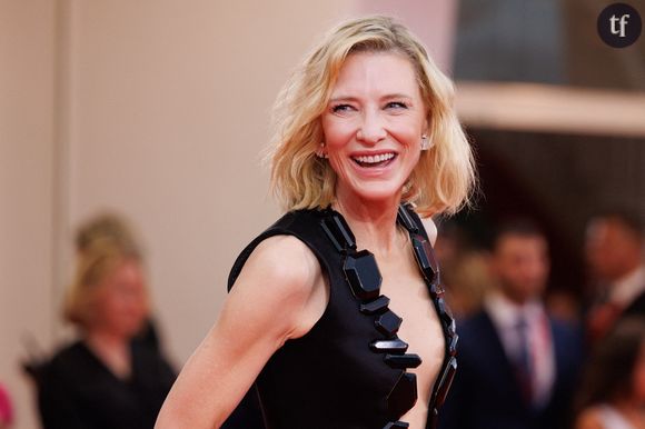 "Si sexy" : Cate Blanchett ose un robe hyper décolletée et rayonne en diva glamour, iconoclaste et queer