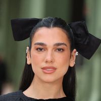 "Quelle beauté" : Dua Lipa flamboie en naked dress sur Instagram, et devient "une sirène" en plein été