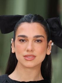 "Quelle beauté" : Dua Lipa flamboie en naked dress sur Instagram, et devient "une sirène" en plein été