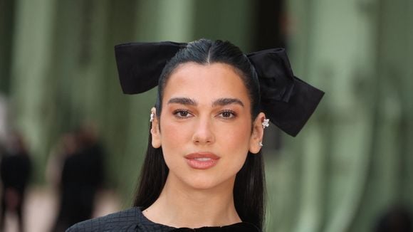 "Quelle beauté" : Dua Lipa flamboie en naked dress sur Instagram, et devient "une sirène" en plein été