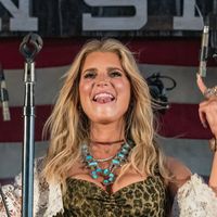 "Je ne l'ai pas reconnue", "qu'est-ce qu'elle a fait à son visage ?" : Cette chanteuse méconnaissable ? les internautes sont choqués