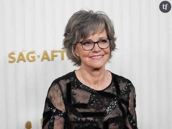 "J’ai dû coucher pour avoir un rôle" : agressions sexuelles, abus à Hollywood… Sally Field révèle ses plus sombres secrets