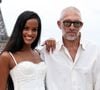 Après Tina Kunakey, Vincent Cassel est de nouveau avec une femme de 31 ans de moins que lui : Narah Baptista.