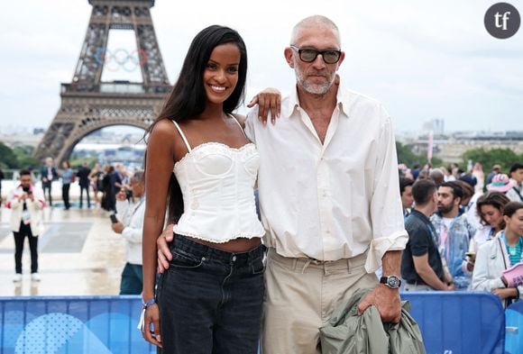 Après Tina Kunakey, Vincent Cassel est de nouveau avec une femme de 31 ans de moins que lui : Narah Baptista.