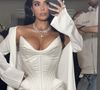 Kim Kardashian quant à elle insiste en ces pages sur son influence de femme d’affaires : créatrice de contenus, star de télé, directrice d’une ligne de lingerie, actrice, le CV est long. Sans oublier tout naturellement son érudition d’avocate. Une nouvelle vie qui s’observe à travers le minimalisme plus appuyé de ces visuels qui laissent entrevoir une Kim plus intime.