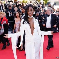 "On comprend rien, arrête", "Aux chiottes" : cette chanteuse de la Star Ac réveille ses haters (racistes) avec cette performance controversée sur scène