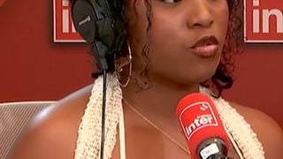 "Emoji pêche" : cette rappeuse jugée "trop sexy" par les machos célèbre ses "fesses de bad girl" sur ces images qui choquent les réacs