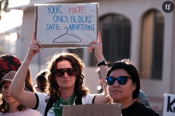 Il est donc désormais interdit aux manifestants anti-IVG de se tenir à moins de 200 mètres d'une clinique où des soins d'avortement sont pratiqués.