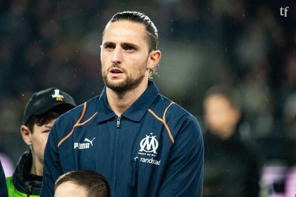 "P*te de mère en fils" : la mère de cette star du foot insultée en plein parc des Princes, ou la masculinité toxique en une image scandaleuse